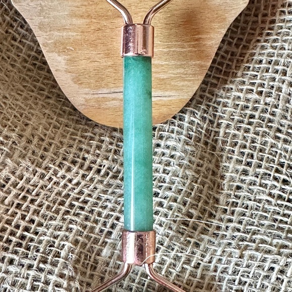 Aventurine Crystal Stone Face Roller Skincare Fine Lines Wrinkles Lymphatic - Picture 4 of 6